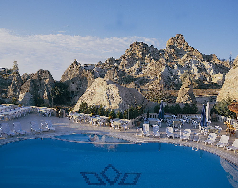 hotel-pool-bg